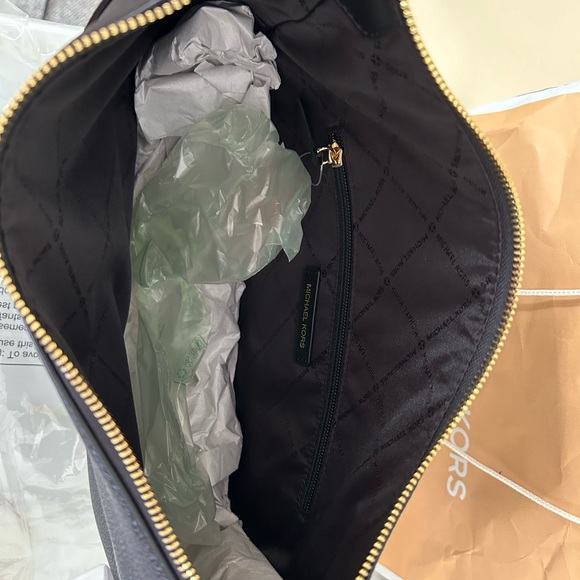 Michael Kors bag - Picture 3 of 9